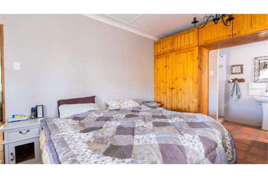 4 Bedroom Property for Sale in Hooikraal Western Cape